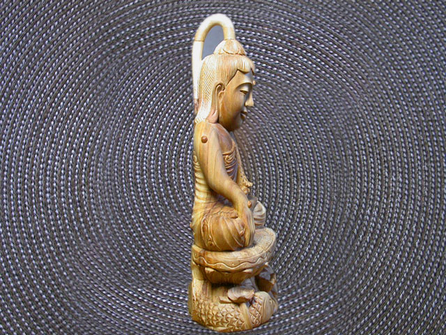 手彫り　白檀　仏陀