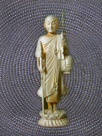 白檀　手彫り　仏陀